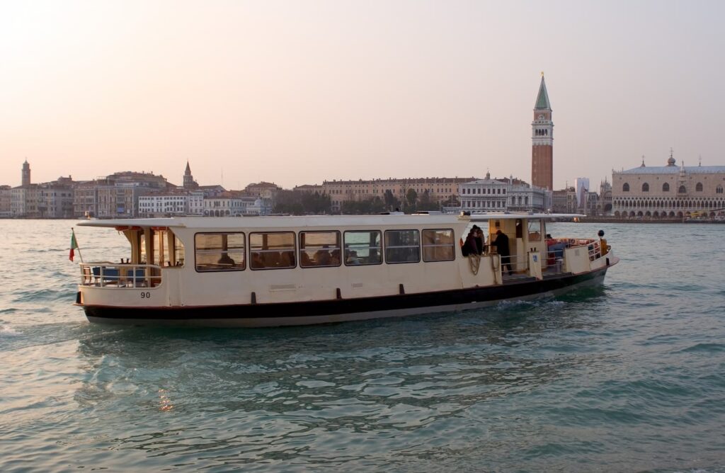 Wie man mit dem Vaporetto nach Burano kommt